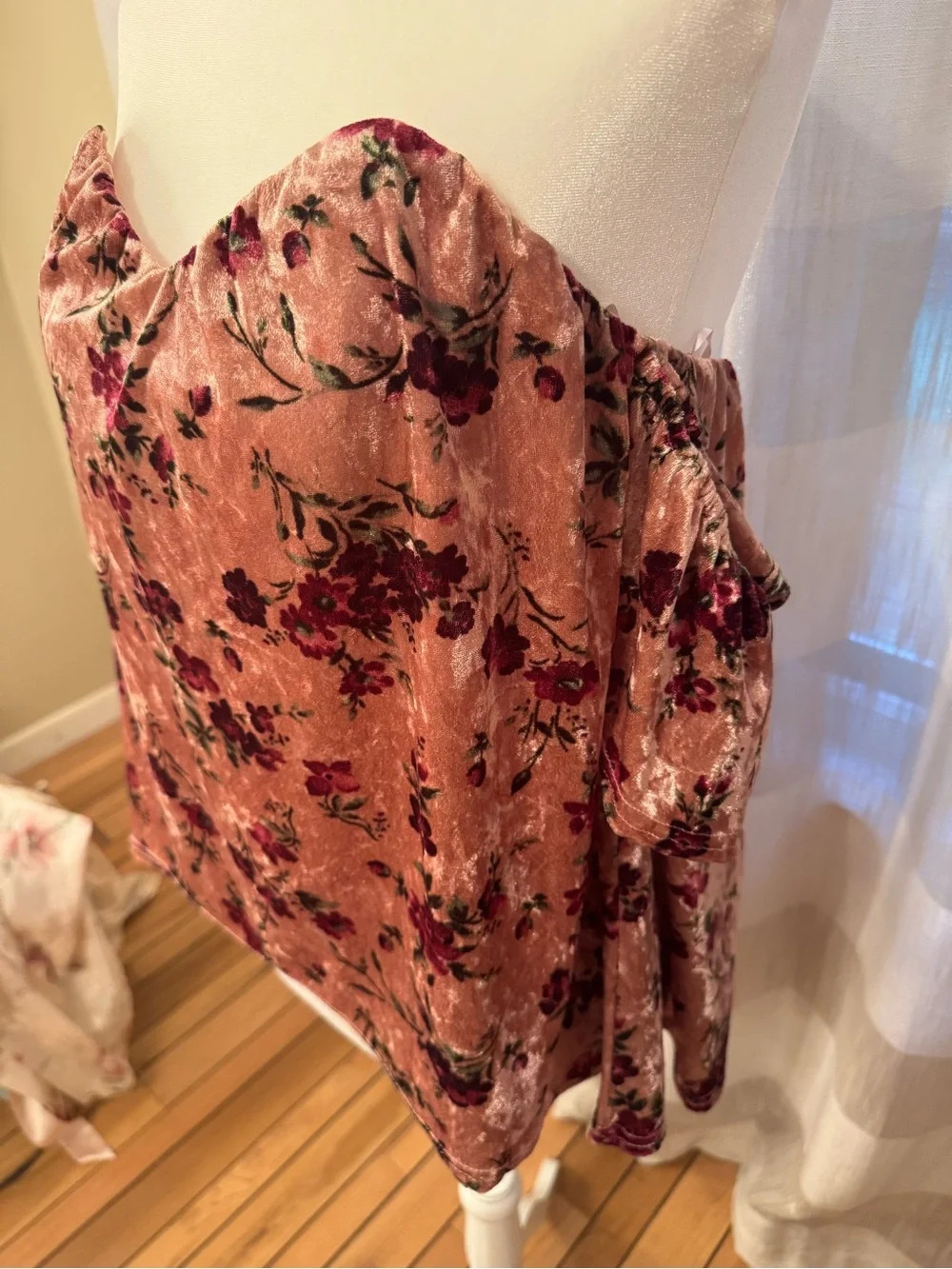miami Rose Pink Floral Velvet Off-Shoulder Top - Picture 5 of 8